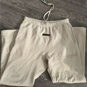 Men’s Essentials Jogger in Large